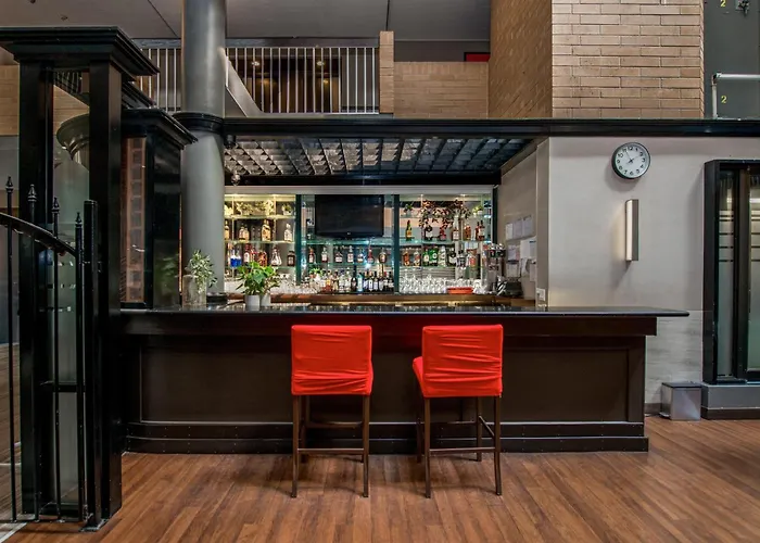 Coast Calgary University Area Hotel By Apa